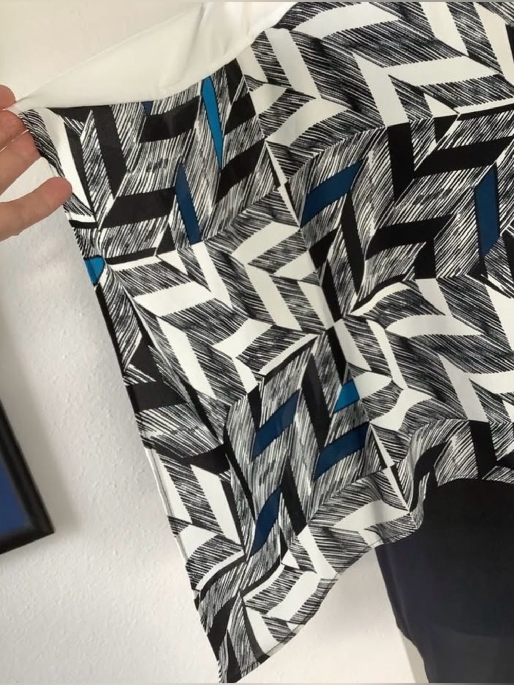 Abstract Geometric Blue-Accented Layered Women’s Top Alfani size 8 - Picture 5 of 7